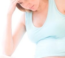 Flujo blanco durante el embarazo ¿Por qué? ¿Qué hacer al respecto?