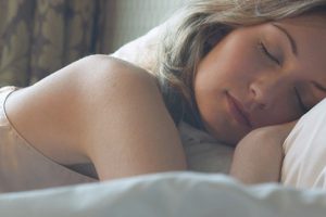 Cómo dormir mejor durante el período menstrual