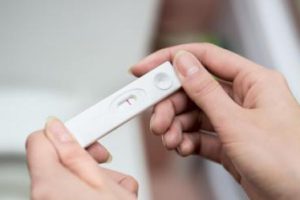 Prueba de embarazo negativa y aun no llega el período menstrual