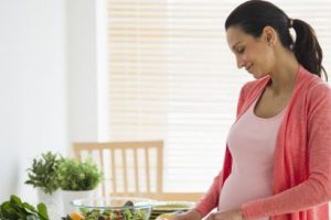Frutas y otras sustancias a evitar durante el embarazo